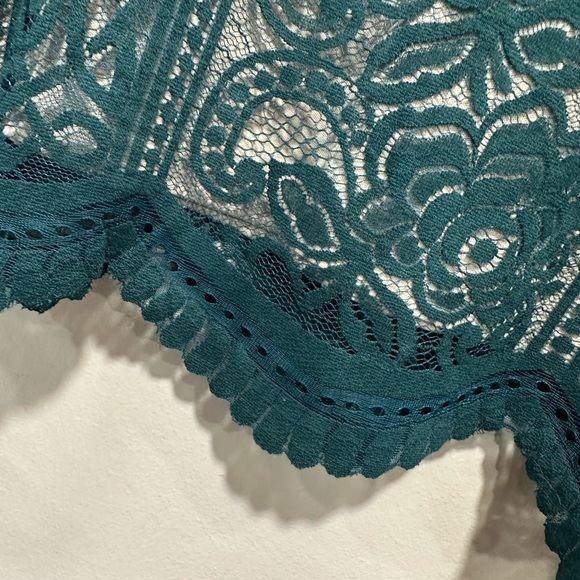 love, Fire Dark Teal Floral Guipure Lace Top with Keyhole Back EUC - Picture 3 of 11